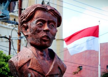 Patung Chairil Anwar, Penyair Terkemuka Indonesia dan Sejarah Hari Puisi Nasional